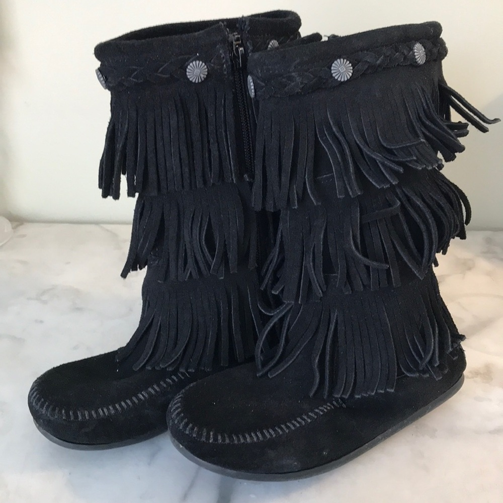 Minnetonka fringe moccasin boots black girls 2